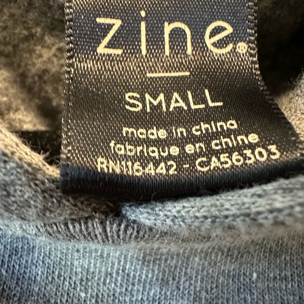 Zine Hoodie, women’s size S - Picture 4 of 6